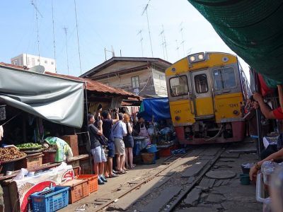 maeklong-railway-market